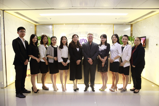 港豐集團移民事業(yè)部精英